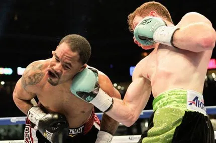 Κανέλο Αλβάρεζ, τα καλύτερα νοκ-άουτ του μποξέρ που κυνηγάει τον Λιονέλ Μέσι