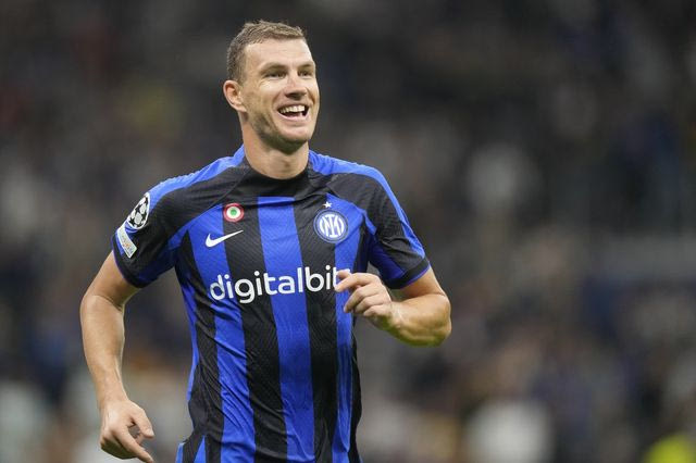 Εντίν Τζέκο: Έπιασε τα γεννητικά του όργανα ως απάντηση σε ρατσιστικά σχόλια φιλάθλων της Γιουβέντους