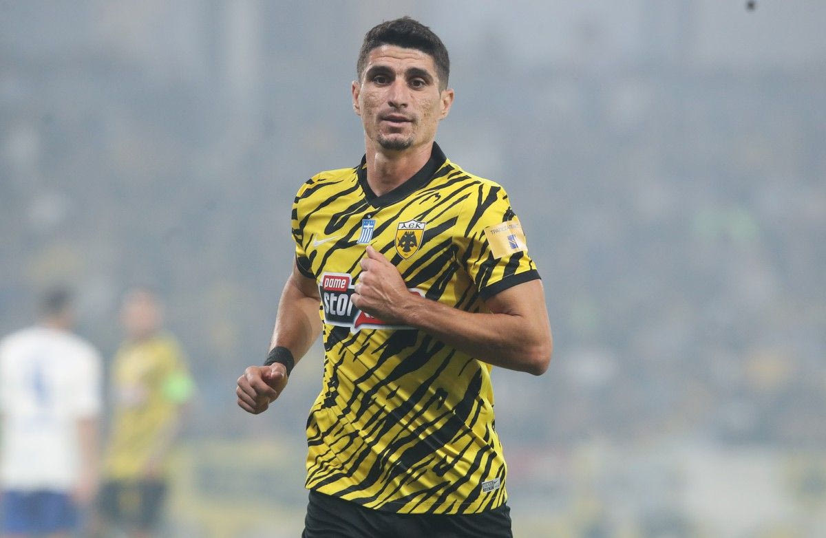 Πέτρος Μάνταλος: Ο παίκτης της ΑΕΚ έγινε τεράστιο γκράφιτι σε τοίχο της γενέτειράς του