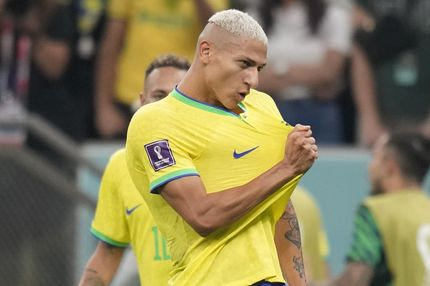 Ριτσάρλισον: Σε μπελάδες με τις αρχές λόγω πάρτι και των… σκύλων του