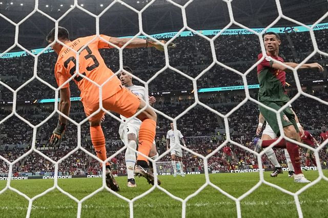 Ρονάλντο: Οι αισθητήρες της μπάλας μίλησαν, ακούμπησε ή δεν ακούμπησε;