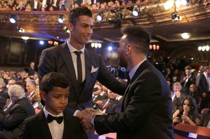 Το αδιανόητο ποσό που πλήρωσαν φίλαθλοι για να δουν το απόλυτο φιάσκο Ρονάλντο vs. Μέσι