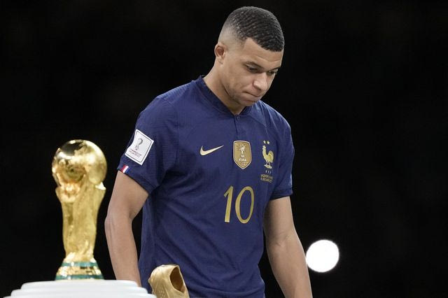 Εμπαπέ: Τα γυρίζει ο Πέρεθ για να εκραγεί η βόμβα