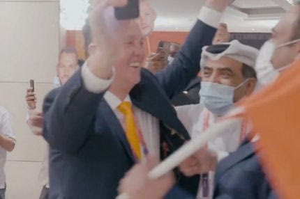 Pique likes this: Ο Φαν Χάαλ σε έκσταση χορεύει Σακίρα