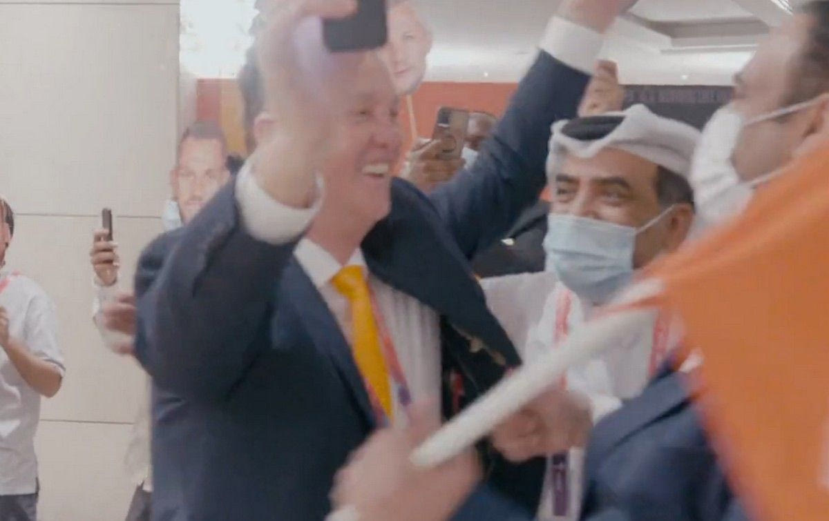 Pique likes this: Ο Φαν Χάαλ σε έκσταση χορεύει Σακίρα