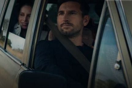 Μέσι: Διαφημίζει τη Σαουδική Αραβία με λουλούδια στο κεφάλι και παραδοσιακή φορεσιά