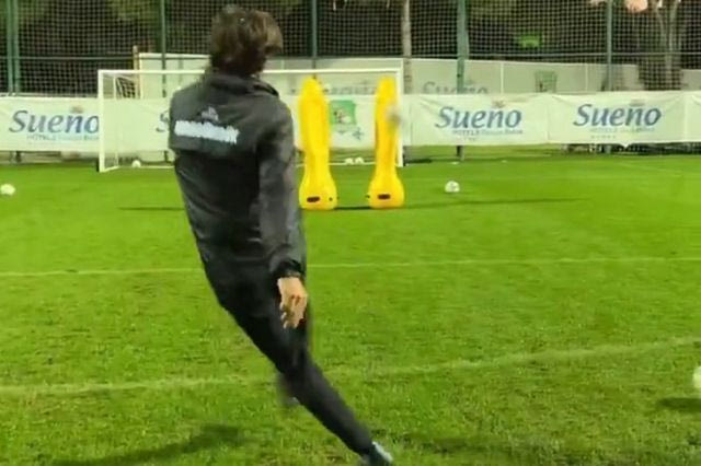 Απίθανο! Ο 43άρης Πίρλο σκοράρει φαουλάρα και ρίχνει το Twitter