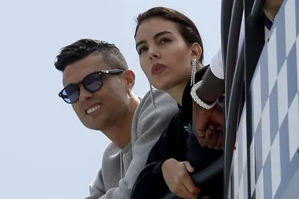 Κριστιάνο και Χεορχίνα πήγαν για μπάνιο και “έριξαν” τα social media