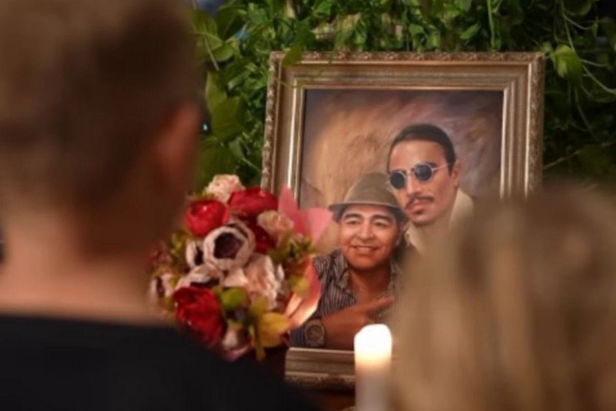 Νουσρέτ: Τι άλλο θα κάνει; Έβαλε καντηλάκι και φωτογραφία του Μαραντόνα σε τραπέζι