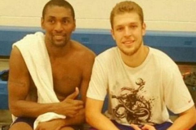 Προπόνηση με τον Ρον Αρτέστ ο Βεζένκοφ