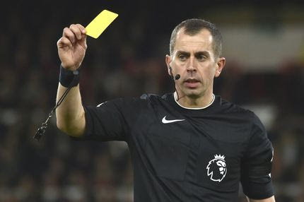 Ούτε κόκκινη, ούτε κίτρινη αλλά λευκή κάρτα έδωσε διαίτητης σε αγώνα στην Πορτογαλία