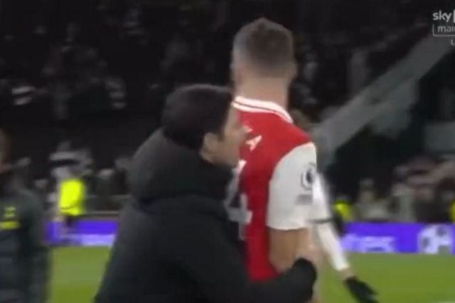 Άρσεναλ: Ο Τζάκα πάει για τσαμπουκά και ο Αρτέτα τον σταματάει με σπριντ 20χρονου