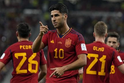 Παρελαύνουν τα δυνατά πορτοφόλια μπροστά από τον Ασένσιο