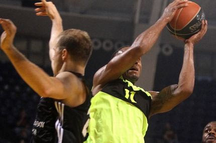 Με φοβερό Τζένκινς ο Άρης έκανε… περίπατο στο Ισραήλ