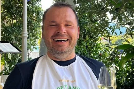 Διέλυσε με τέσσερα γκολ την Λίβερπουλ και τώρα έχει καφετέρια και παίζει κιθάρα σε μπάντα