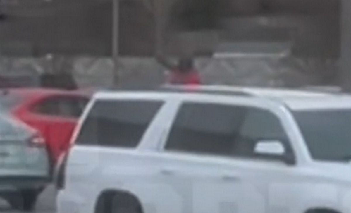 Ιδού το βίντεο που δείχνει τον Σον Κεμπ να πυροβολεί