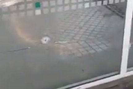 Μέσι, το βίντεο: Το γεμάτο τρύπες από τις σφαίρες μαγαζί της οικογένειας της συζύγου του