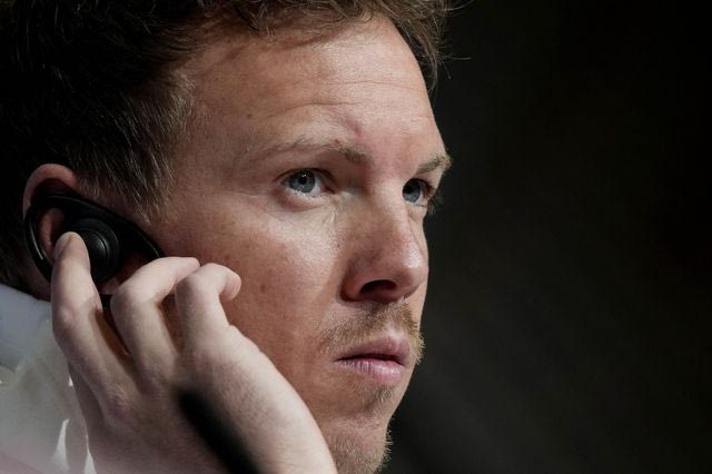 Ο Νάγκελσμαν πήγε στο γήπεδο με την σύντροφό του και οι αντιδράσεις έπεσαν βροχή