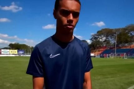 Μπαρτσελόνα: Οι πρώτες φωτογραφίες του γιου του Ροναλντίνιο με τη φανέλα