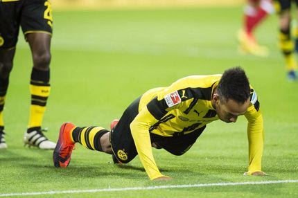 Σούπερ πανηγυρισμός του Ομπαμεγιάνγκ με push ups!