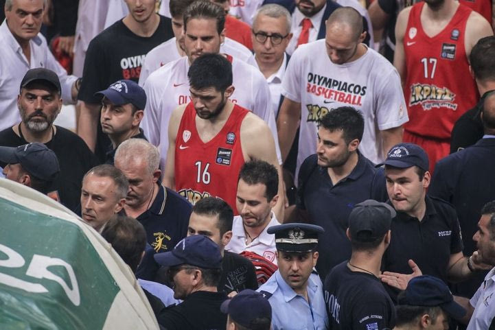 Φραστικό επεισόδιο Μπαφέ με άτομα χωρίς διαπίστευση