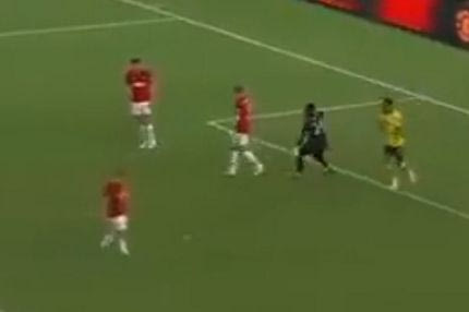 Έπος! Ο Ονανά καλωσόρισε στον κόσμο του τον Χάρι Μαγκουάιρ με “ντου” και κατσάδα