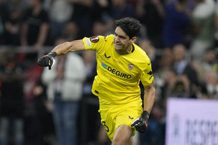 Η Σεβίλλη εισπράττει από παντού αλλά παίρνει με “ψίχουλα” τον διάδοχο του Μπόνο