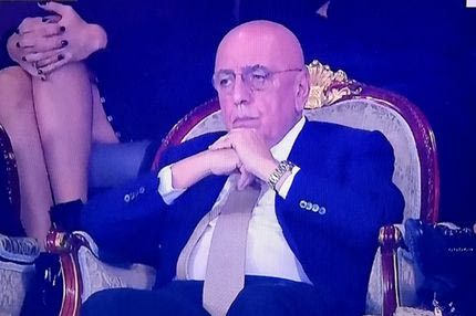 Σε χρυσό… θρόνο ο Γκαλιάνι στο Κατάρ!