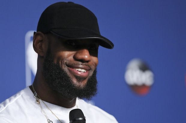 Ο Λεμπρόν βγάζει το λεπτό όσα ένας θνητός το χρόνο