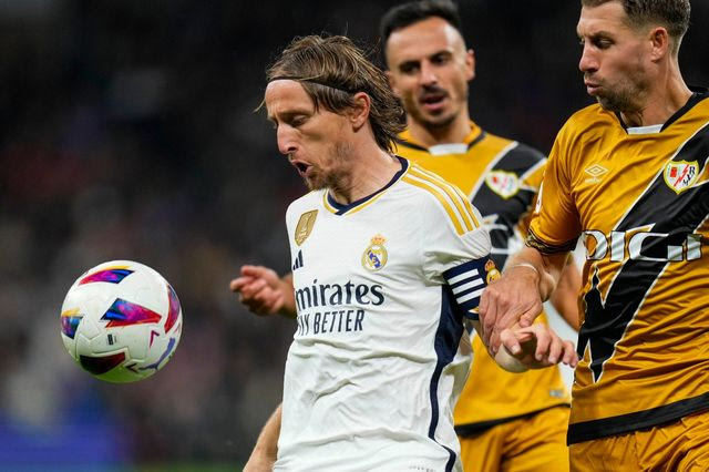 Η Ρεάλ έμεινε… χωρίς χαφ και “σβήνει” μία και καλή τα σενάρια για Μόντριτς