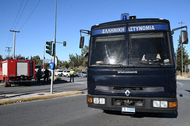Πέθανε ο 31χρονος αστυνομικός που χτυπήθηκε από ναυτική φωτοβολίδα στα επεισόδια στον Ρέντη