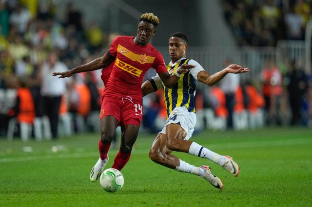 Ομάδα του Conference League ολοκλήρωσε τον όμιλο με +10 στη διαφορά τερμάτων αλλά πήγε… σπίτι της