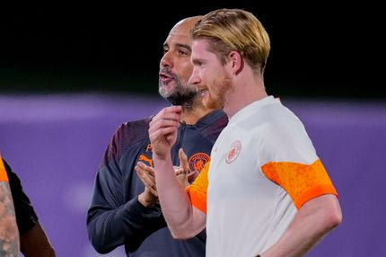 Ο Ντε Μπρόινε απαρνήθηκε τα χρυσοκέντητα χαλιά, που του έστρωσαν οι Σαουδάραβες για χάρη του Γκουαρδιόλα