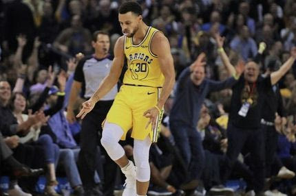 Ο Steph Curry έβαλε 11 τρίποντα χωρίς να τους βλέπει – κυριολεκτικά