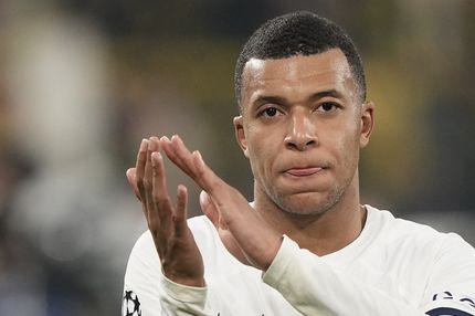 Ο απλούστατος λόγος που ο Κιλιάν Εμπαπέ δεν οδηγεί τα πανάκριβα αυτοκίνητά του