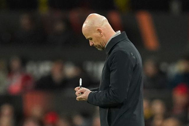 Αφήνει στην απ’ έξω τον Τεν Χαχ ο Ράντκλιφ