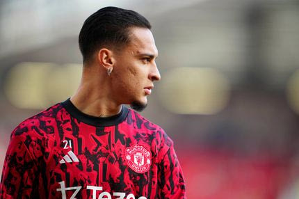 Ο Άντονι χάνει τη γη κάτω από τα πόδια του, η πόρτα ανοίγει