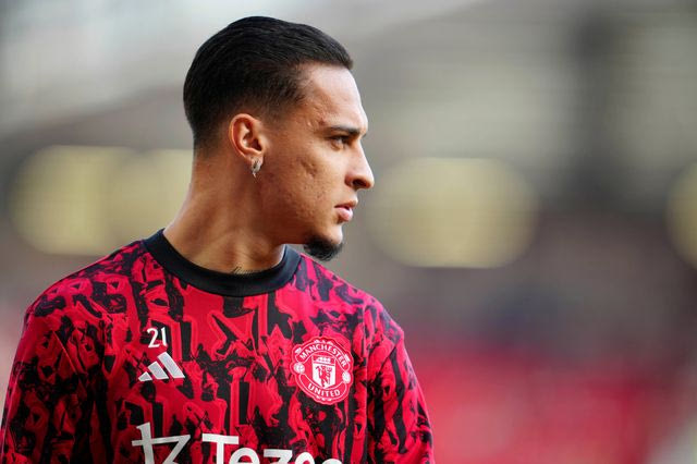 Ο Άντονι χάνει τη γη κάτω από τα πόδια του, η πόρτα ανοίγει