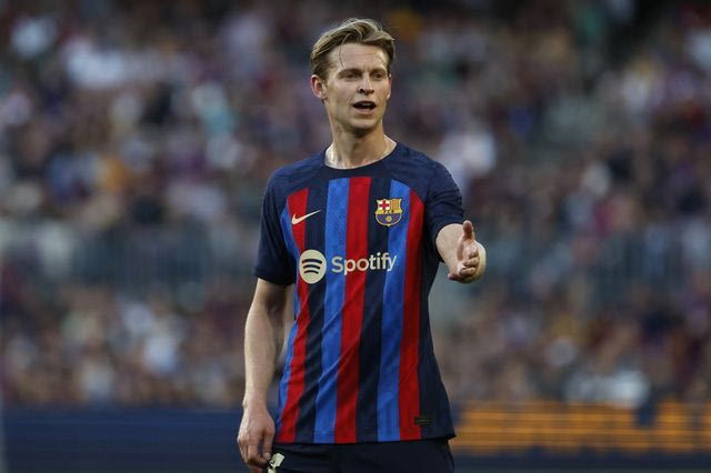 Κόκκινο ενδιαφέρον από Premier League για τον Nτε Γιονγκ, τα χρήματα που ζητά η Μπαρτσελόνα