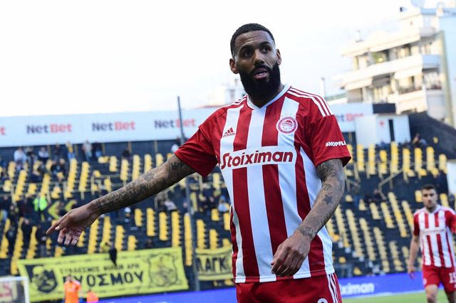 Πρώην προπονητής του Ολυμπιακού έβγαλε από την ανεργία τον Εμβιλά