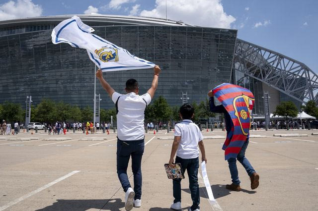 Ρεάλ και Μπαρτσελόνα την ίδια σεζόν αγόρασαν τα δύο μεγαλύτερα ταλέντα: Τι απέγιναν; Ο ένας αρχηγός στην Αγγλία και ο άλλος φόρεσε το κασκόλ του Άρη
