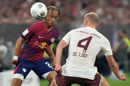 Ο Τσάβι Σίμονς αποφάσισε να παραμείνει στη Λειψία