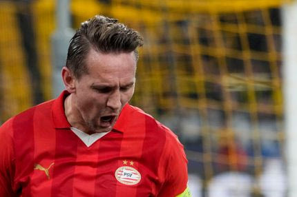 Η Αϊντχόφεν έγινε ένα κράμα Εθνικής Γαλλίας και Μπάγερν, η μεγαλύτερη εκτός έδρας νίκη στην ιστορία της λίγο πριν στεφτεί πρωταθλήτρια