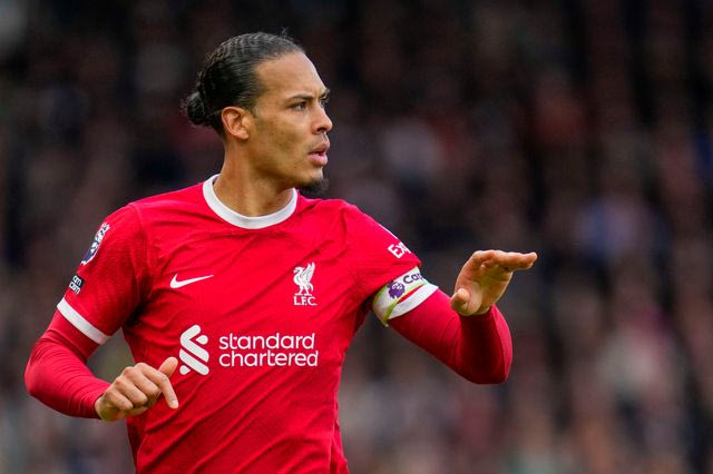 Θρύλος της Μάντσεστερ Γιουνάιτεντ έγινε έξαλλος με τις δηλώσεις του Βάν Ντάικ