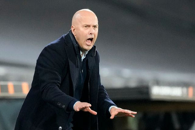 Ο Σλότ έβγαλε τον Νούνιες στη σέντρα: Η σκληρή κριτική και το πλάνο για ανταλλαγή με Ίσακ