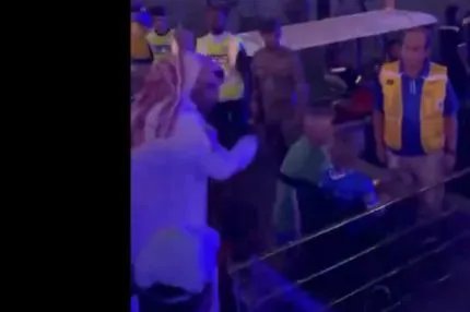 Χάος στην Σαουδική Αραβία οπού παίκτης ρίχνει νερό σε φίλαθλο κι εκείνος απαντάει με μαστίγωμα