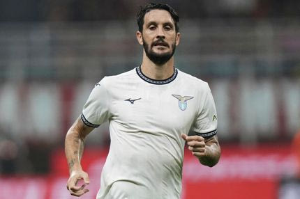 Παίκτης σύμβολο της Λάτσιο που ανανέωσε πρόσφατα ζήτησε δημόσια να φύγει γιατί δεν θέλει να πληρώνεται