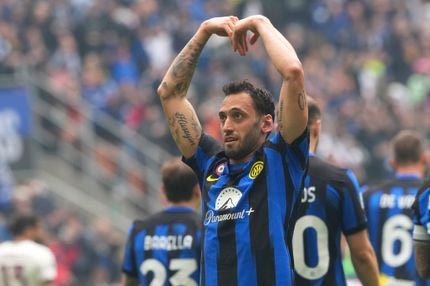 Μήνυμα παραμονής του Τσαλχάνογλου στην Ίντερ παρά το ενδιαφέρον της Μπάγερν