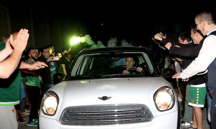 O Διαμαντίδης αποθεώνεται μέσα στο mini του