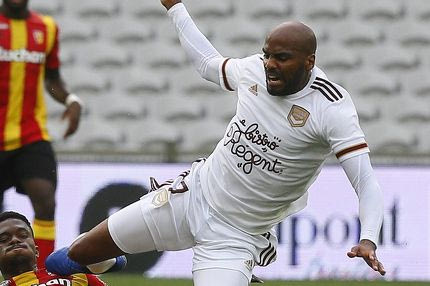 Μπριάν: Ο Γάλλος σκόρερ των 100 γκολ παίζει με παράνομο δελτίο